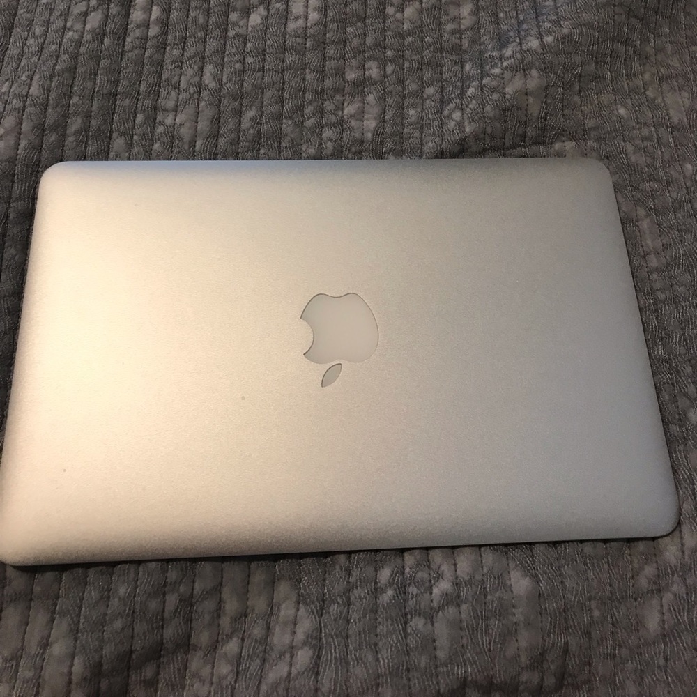 MacBook air 11”